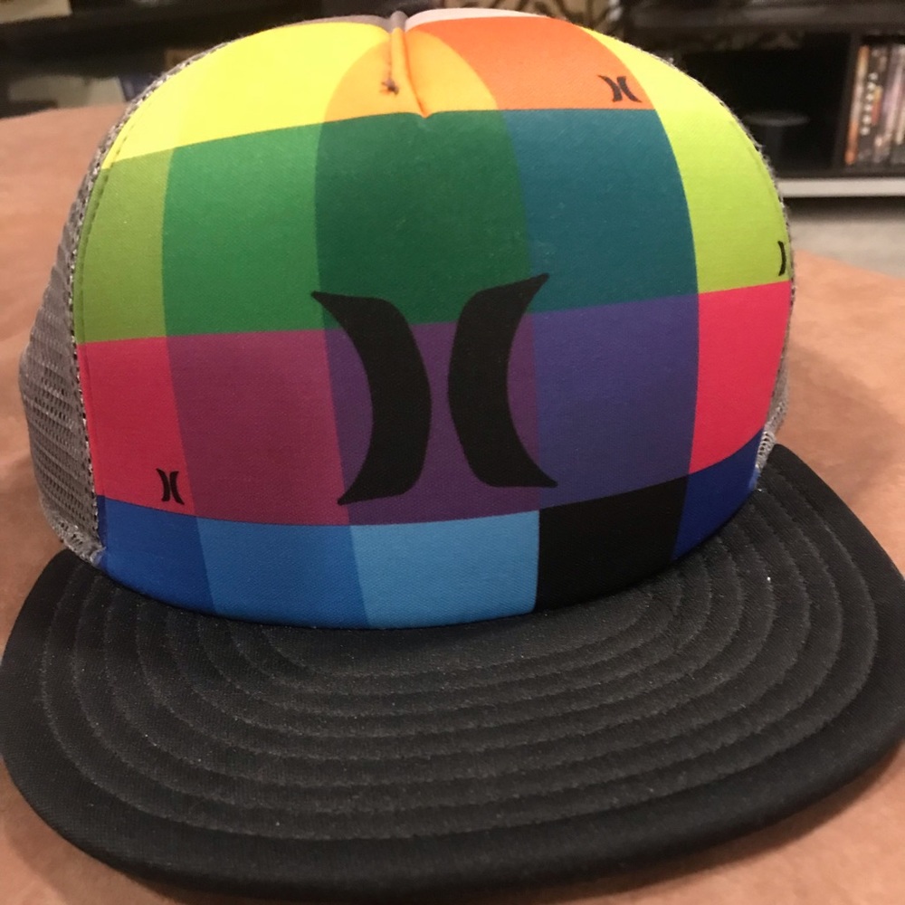 Hurley snap back checkered hat